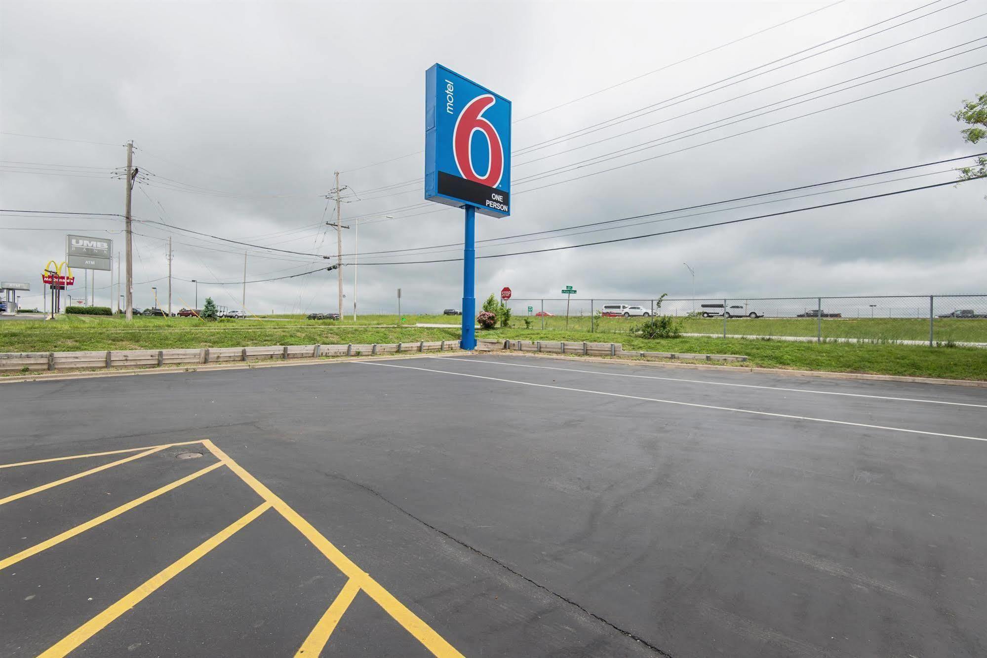 Motel 6 Kansas City, Mo - Airport Екстериор снимка