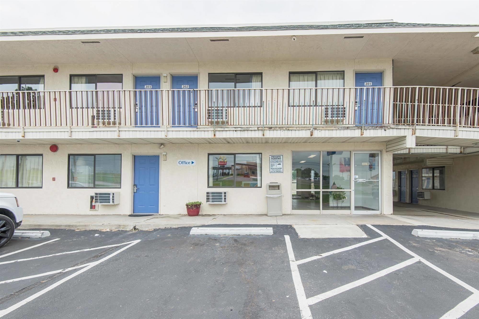 Motel 6 Kansas City, Mo - Airport Екстериор снимка