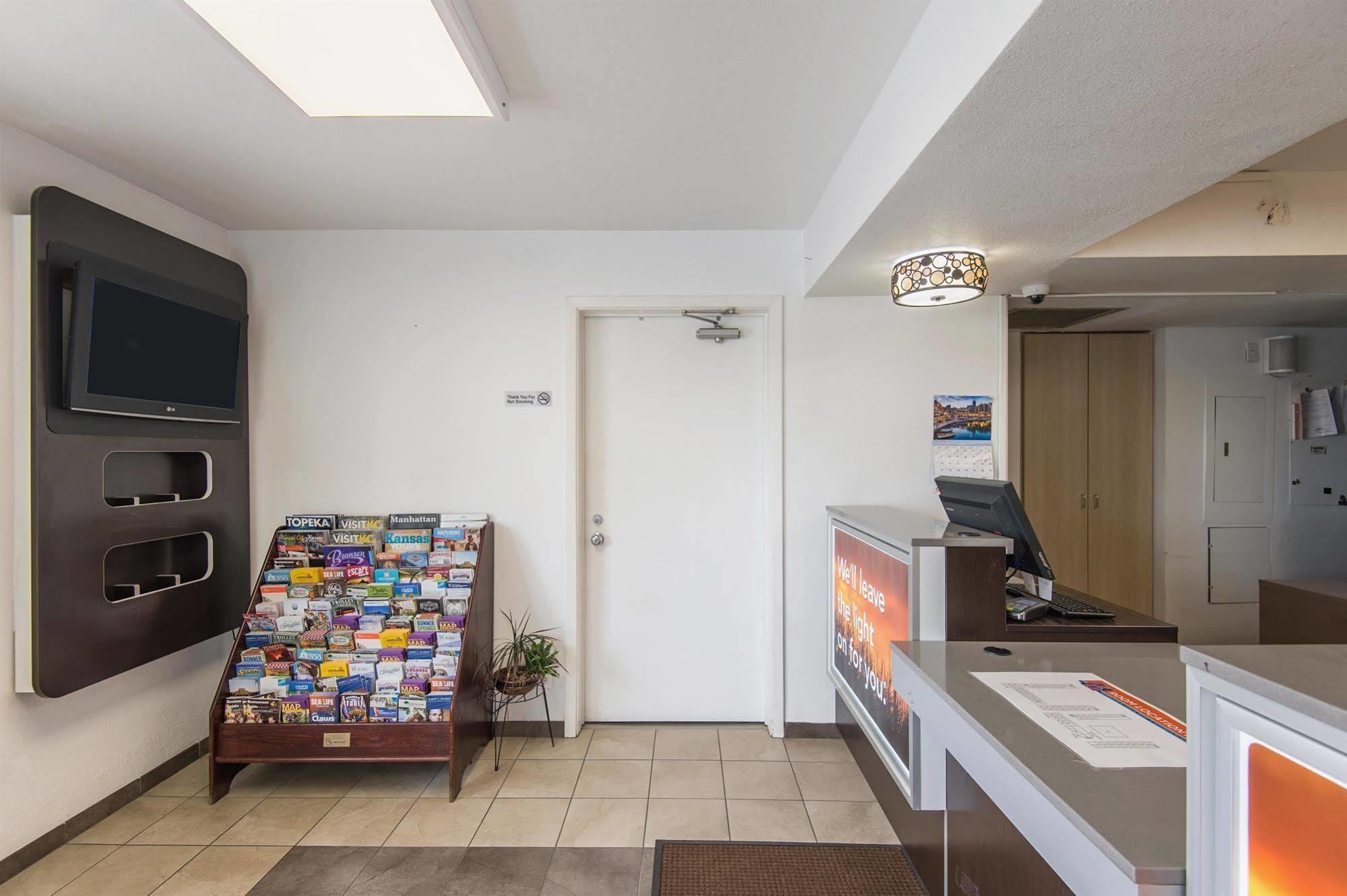 Motel 6 Kansas City, Mo - Airport Екстериор снимка