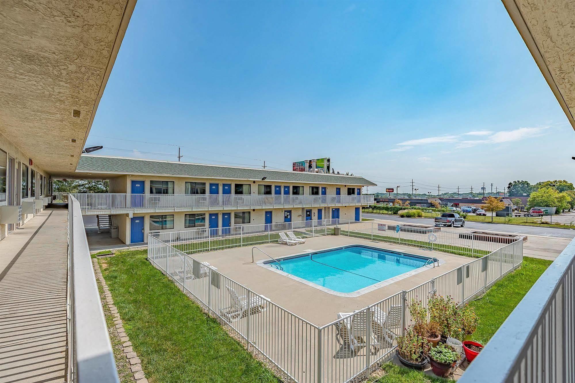 Motel 6 Kansas City, Mo - Airport Екстериор снимка