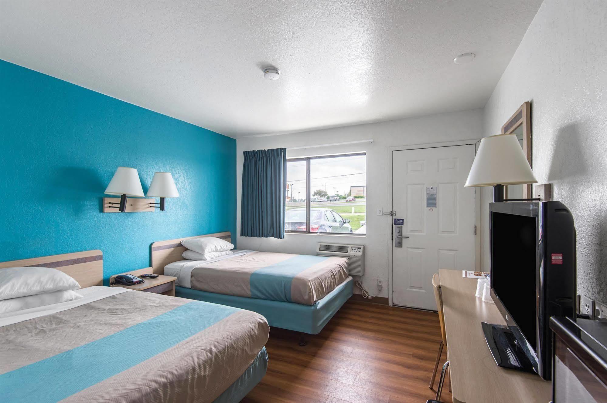 Motel 6 Kansas City, Mo - Airport Екстериор снимка